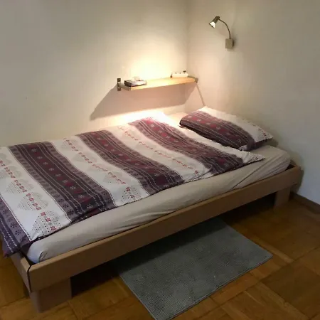 شقة Optimale Lage In Stuttgart-vaihingen: Einfache Im Souterrain