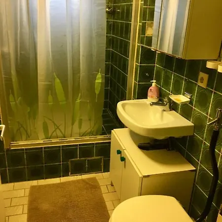 Optimale Lage In Stuttgart-vaihingen: Einfache Im Souterrain * شتوتغارت